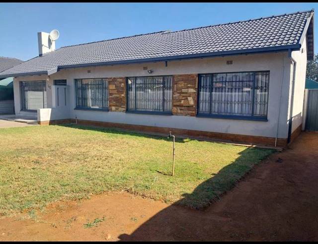 3 BEDROOM HOUSE FOR SALE IN LEONDALE